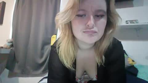 Snapshot of avery_doll21 chatting on July 2026 06:43:02 PM Avery Doll online show from July 2026 06:43:02 PM