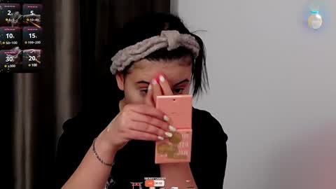 AveryWillow online show from January 2025 05:01:01 PM