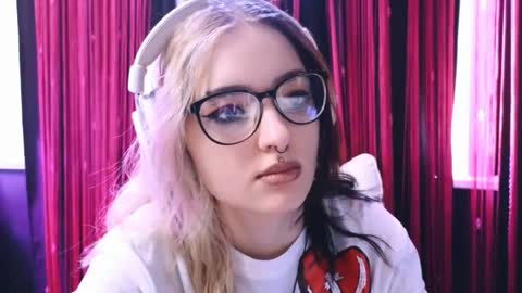 Avriel online show from February 2025 02:40:02 AM