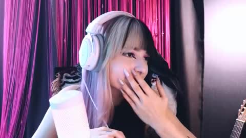 Avriel online show from September 2025 05:07:01 AM