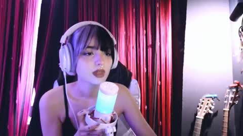 Avriel online show from October 2025 05:08:02 AM