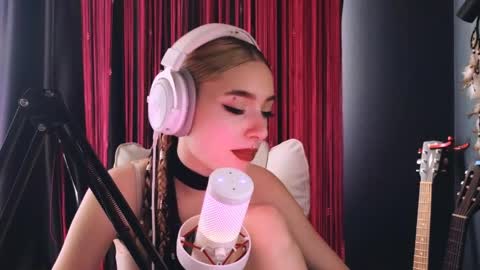 Avriel online show from May 2026 03:47:01 AM