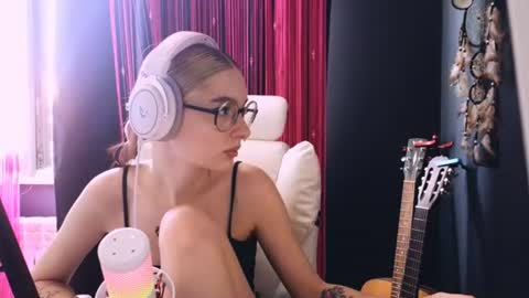 Avriel online show from June 2026 03:04:02 AM