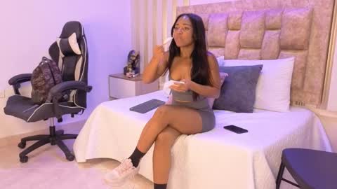 AVIS  online show from November 2025 08:23:02 PM