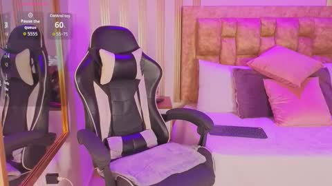 Snapshot of avis_lara chatting on February 2026 07:35:01 PM AVIS online show from February 2026 07:35:01 PM