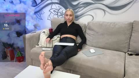 Snapshot of avr0ra chatting on December 2024 03:15:01 PM Goddess Avrora online show from December 2024 03:15:01 PM