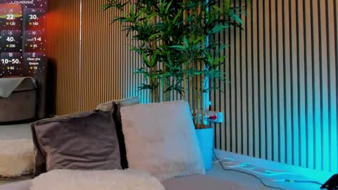 AVRILL CYRUX online show from February 2025 10:19:01 AM