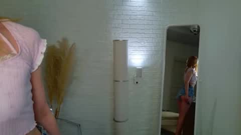 aweryuwu online show from October 2025 06:59:01 AM