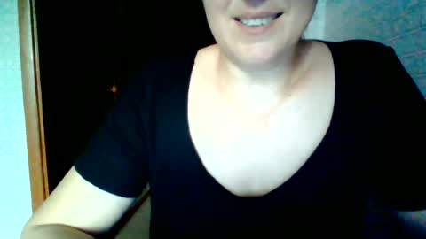 Snapshot of awesomeladyy chatting on June 2026 05:18:02 PM awesomeladyy online show from June 2026 05:18:02 PM