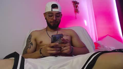 Independiente Model online show from October 2025 01:28:01 PM