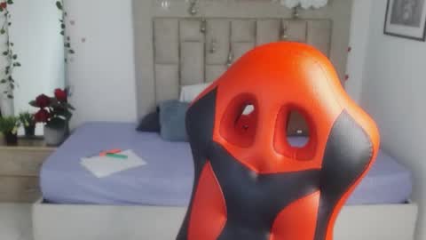 Snapshot of axel_fox7 chatting on May 2026 01:00:01 AM Axel online show from May 2026 01:00:01 AM
