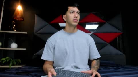 Snapshot of axel_hendrick chatting on February 2026 11:22:01 AM axel_hendrick online show from February 2026 11:22:01 AM