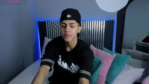 Snapshot of axel_mendoza_ chatting on July 2026 08:15:02 PM A X E L online show from July 2026 08:15:02 PM