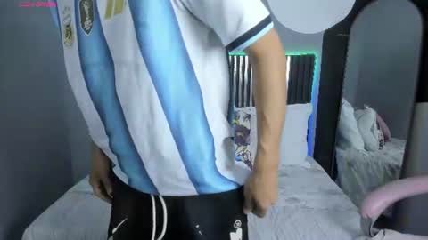Snapshot of axel_mendoza_ chatting on July 2026 08:33:01 PM A X E L online show from July 2026 08:33:01 PM