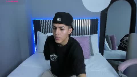 Snapshot of axel_mendoza_ chatting on July 2026 07:30:01 PM A X E L online show from July 2026 07:30:01 PM
