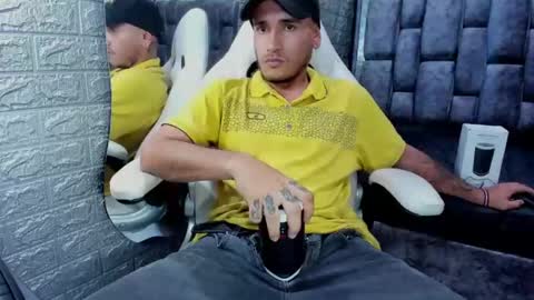 Axell Cross2 online show from February 2025 02:47:02 AM