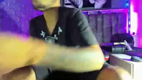 Snapshot of axell_cross2 chatting on June 2026 02:33:02 AM Axell Cross2 online show from June 2026 02:33:02 AM