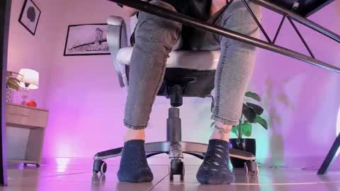 Snapshot of axellcollins chatting on October 2025 09:15:01 PM im your little femboy ALEX online show from October 2025 09:15:01 PM