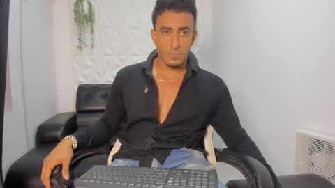 axelsavage042 online show from December 2025 07:11:01 PM