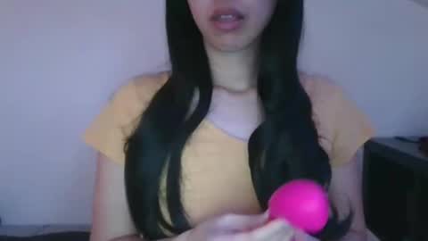 Snapshot of axuepetitt chatting on February 2025 03:51:02 PM axue online show from February 2025 03:51:02 PM