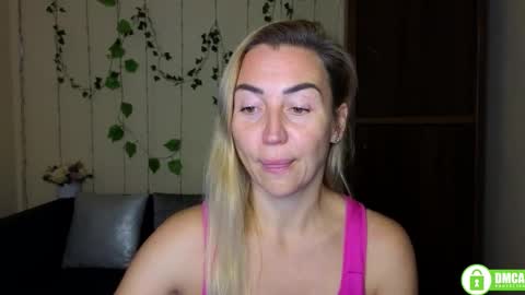 Jully online show from November 2025 06:21:01 PM