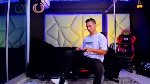 Ayden Miller online show from November 2025 01:45:02 PM