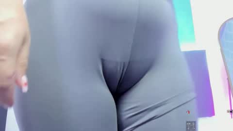 Alyda Jaramillo online show from October 2025 09:00:02 PM