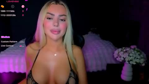 Snapshot of ayla_demir chatting on June 2026 08:07:02 PM Ayla Demir online show from June 2026 08:07:02 PM
