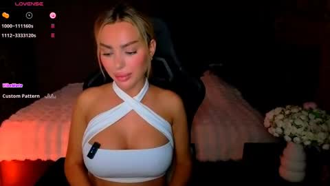 Snapshot of ayla_demir chatting on July 2026 08:11:02 PM Ayla Demir online show from July 2026 08:11:02 PM