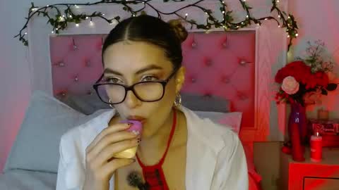 Snapshot of ayleen_m chatting on May 2026 05:35:02 AM AYLEEN online show from May 2026 05:35:02 AM