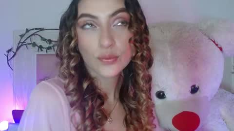 Snapshot of ayleen_m chatting on May 2026 01:45:01 AM AYLEEN online show from May 2026 01:45:01 AM