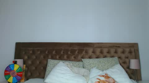 Aylin online show from October 2025 04:04:01 AM