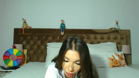 Aylin online show from November 2025 03:53:02 AM