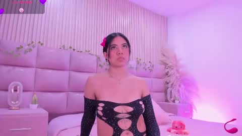 aylinlove_ online show from June 2026 12:04:01 PM