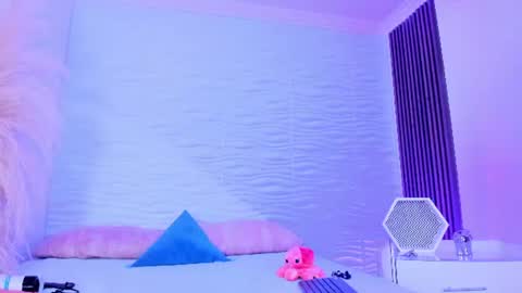 aylinlove_ online show from July 2026 11:28:01 AM
