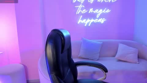 Ayshel online show from October 2025 04:34:02 AM