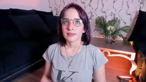 Snapshot of azahara_18 chatting on June 2026 06:45:02 PM Azahara online show from June 2026 06:45:02 PM