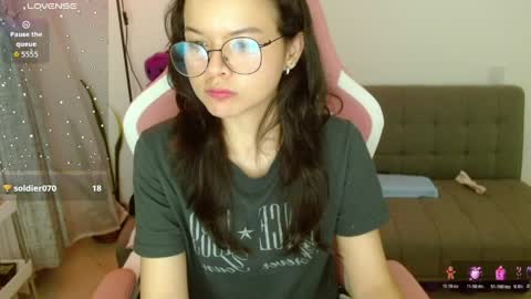 Snapshot of azu_chan chatting on May 2026 01:14:02 AM Azu online show from May 2026 01:14:02 AM