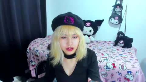 Azu Moure online show from November 2025 02:33:01 AM