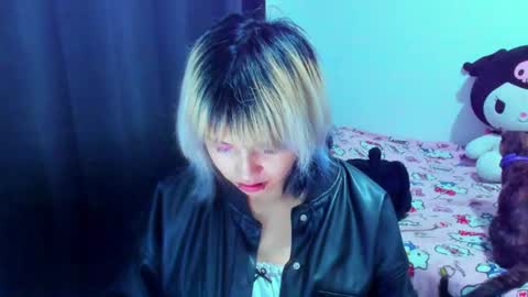 Snapshot of azu_moure chatting on August 2026 02:35:02 AM Azu Moure online show from August 2026 02:35:02 AM