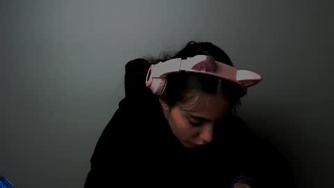 azumi_chan_ online show from October 2025 09:11:01 PM