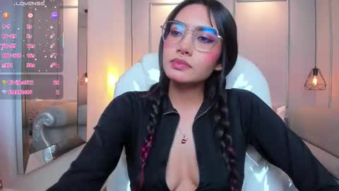 Azura online show from October 2025 08:42:01 PM