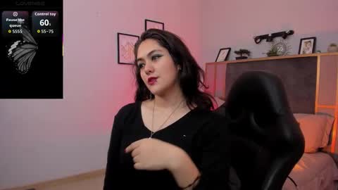 Azurra  online show from November 2025 08:32:01 PM