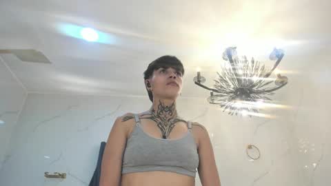 Anny online show from November 2025 04:05:01 AM