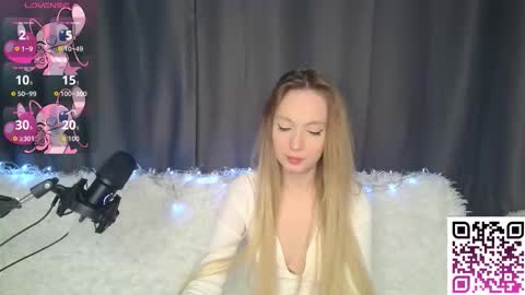 Snapshot of babbbyfoxx chatting on September 2025 08:08:02 PM Foxy online show from September 2025 08:08:02 PM