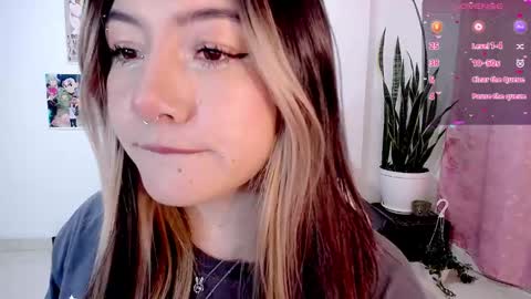 Snapshot of babe_blondie chatting on March 2025 11:53:01 PM TATIANA online show from March 2025 11:53:01 PM