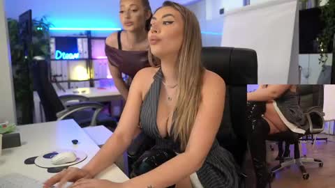 Snapshot of babesgowild chatting on April 2026 04:59:01 AM Olivia and Lexi online show from April 2026 04:59:01 AM