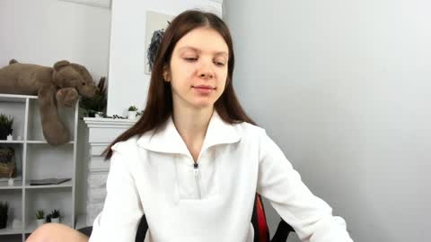 Evalena maybe just Eva online show from December 2024 04:51:02 AM