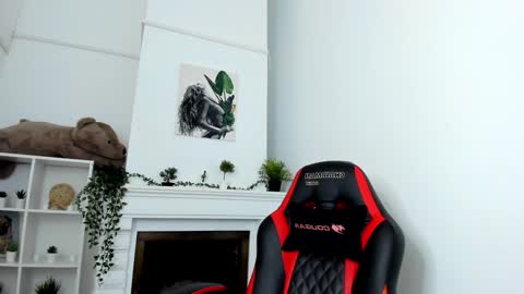 Evalena maybe just Eva online show from January 2025 11:04:02 AM