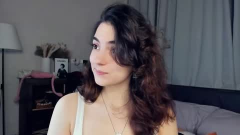 Emily online show from November 2025 07:03:02 AM